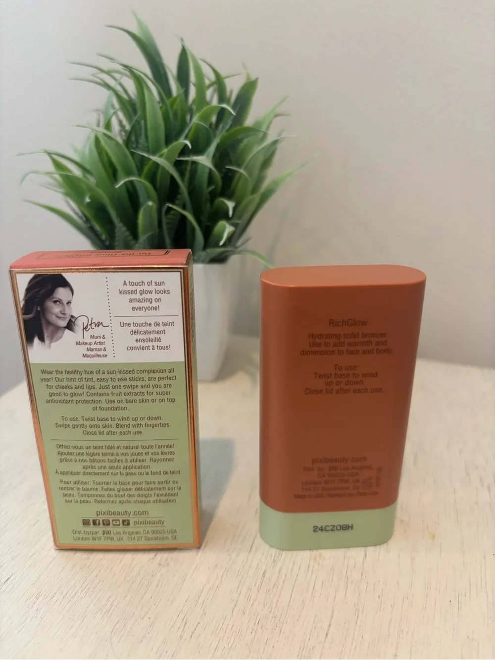 NEW Pixi On-the-Glow Bronze Tinted Moisture Stick RichGlow 0.67 oz